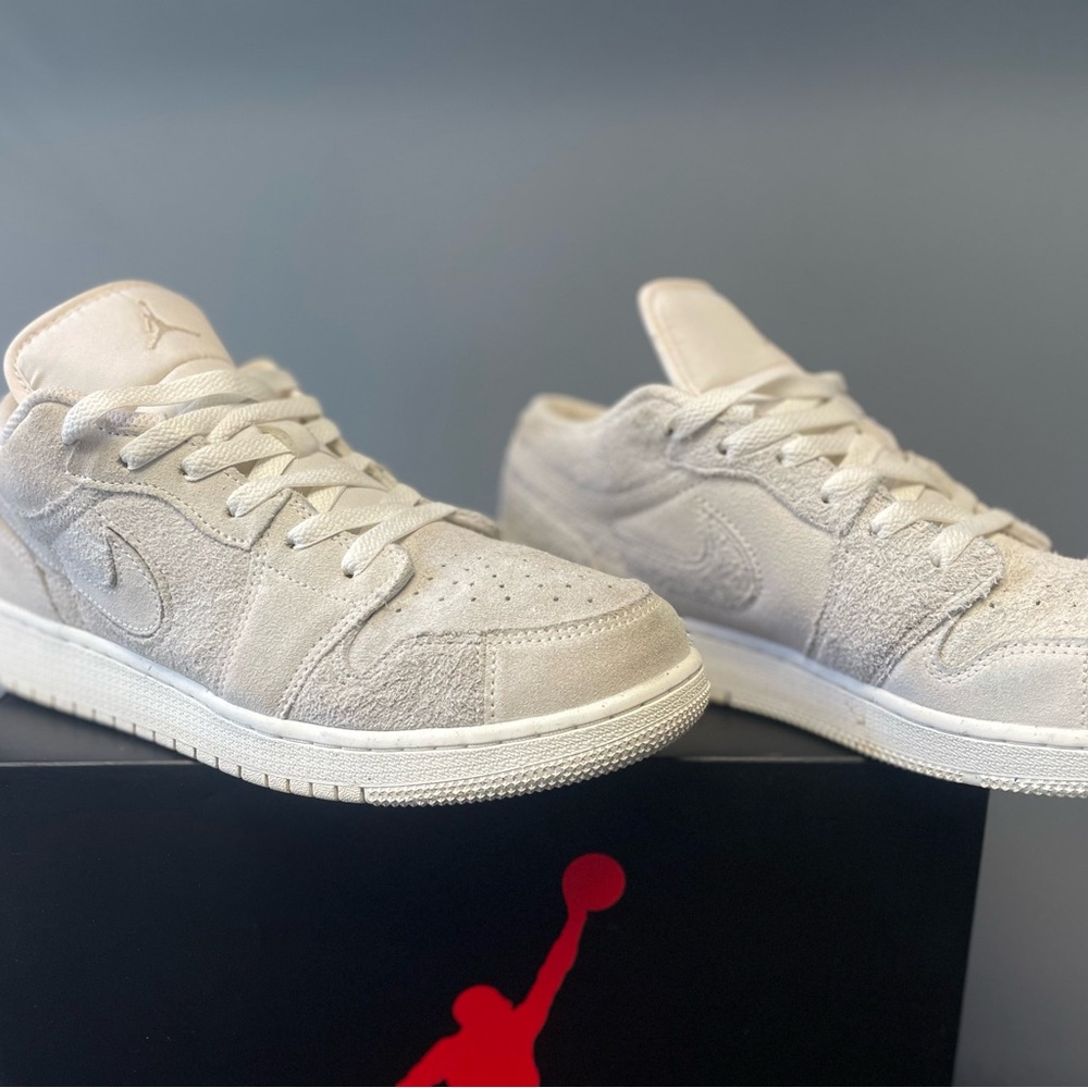 SOLD! Nike Air Jordan 1 Low SE Craft-  Size 7Y - Picture 3 of 9